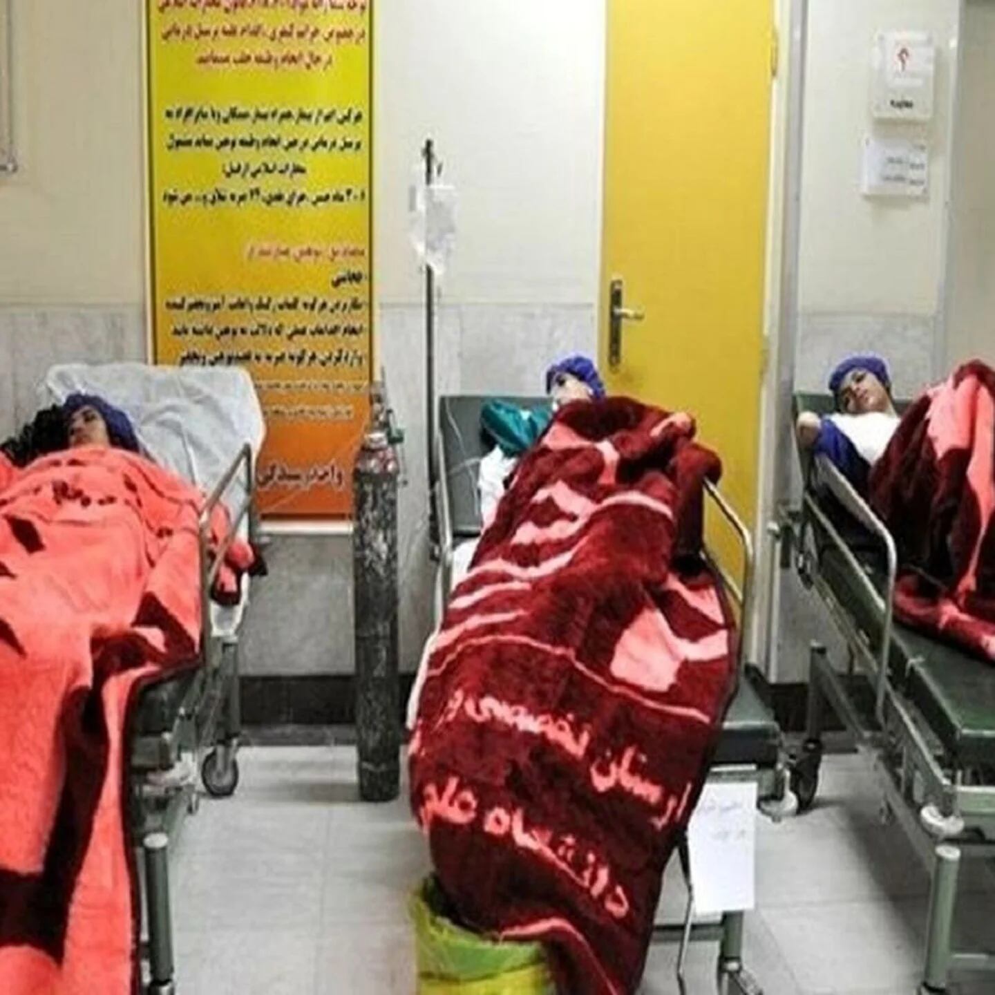 Bombas fétidas e histeria: las explicaciones de la policía iraní sobre los  envenenamientos de colegialas