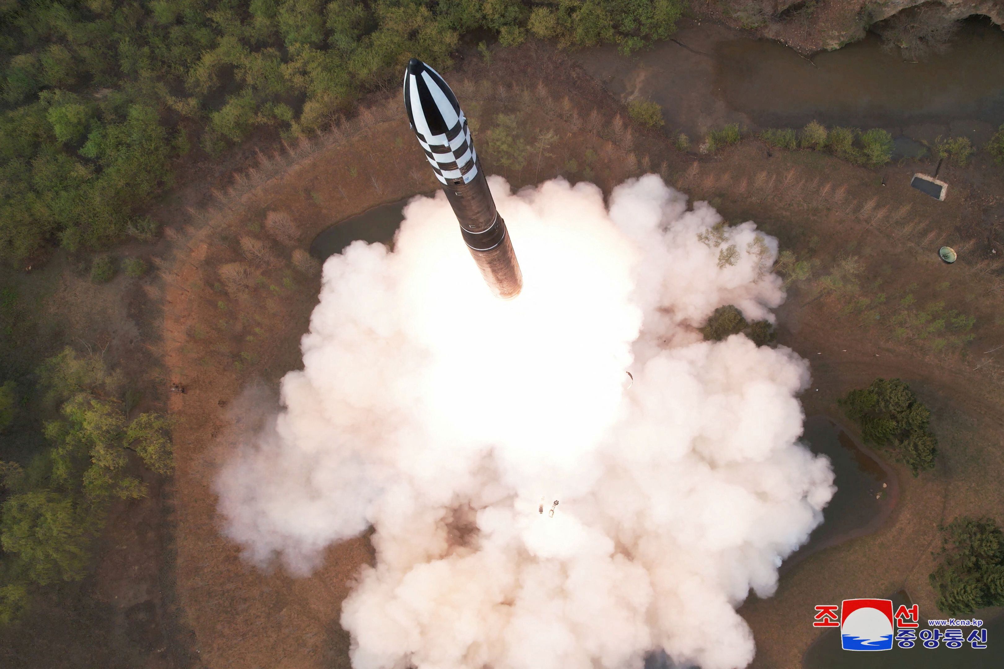 Pyongyang ha realizado un número récord de pruebas de misiles, incluido el lanzamiento en abril de un misil balístico intercontinental (ICBM) de combustible sólido bautizado como Hwasong-18, el más sofisticado hasta la fecha. (REUTERS)