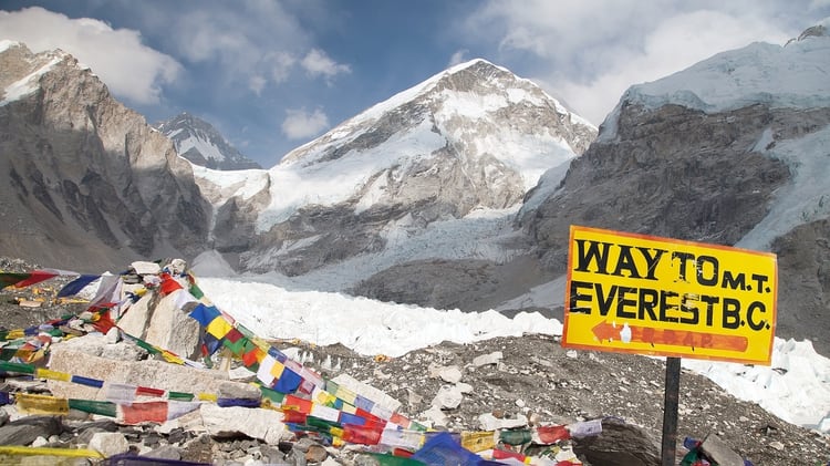 Cada vez mÃ¡s grupos organizan expediciones al Everest (Getty)