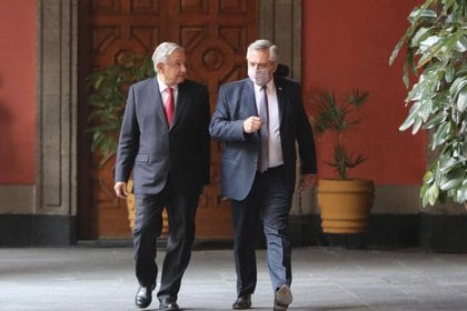 Alberto Fernández junto a AMLO en México