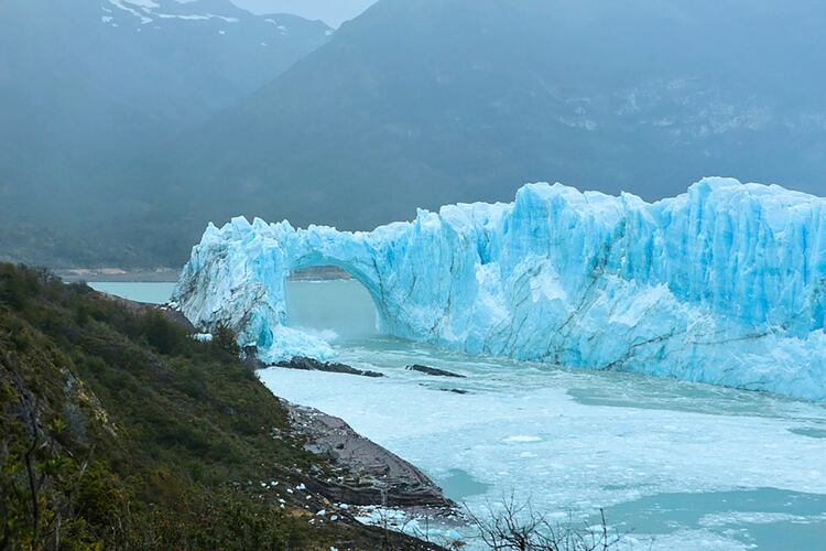 El glaciar Perito Moreno, uno de los más imponentes de la Argentina (NA)