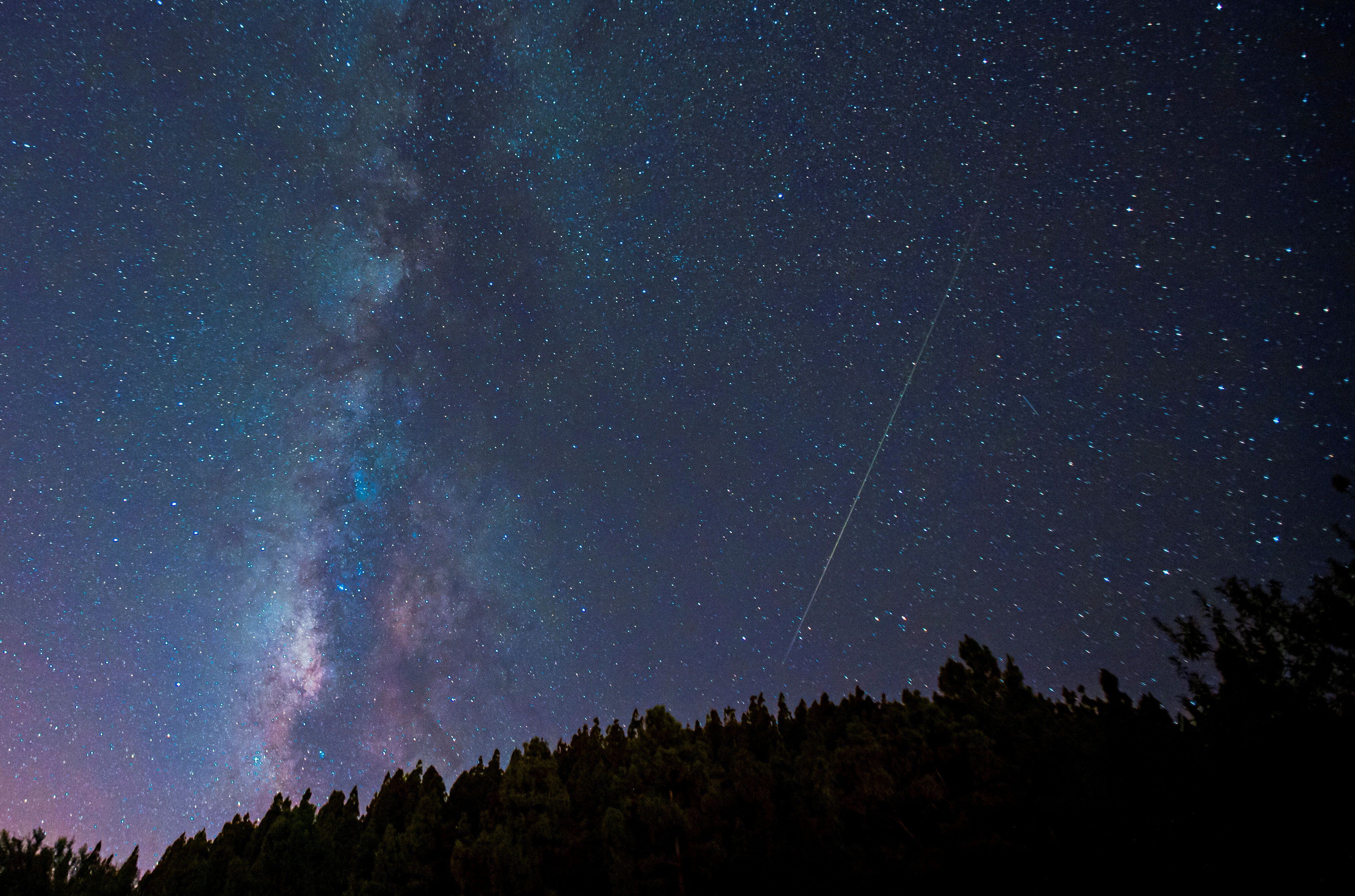 Los meteoros no se desintegran completamente en la atmósfera y, en algunos casos, pueden acercarse a la Tierra /REUTERS/Borja Suarez/File Photo