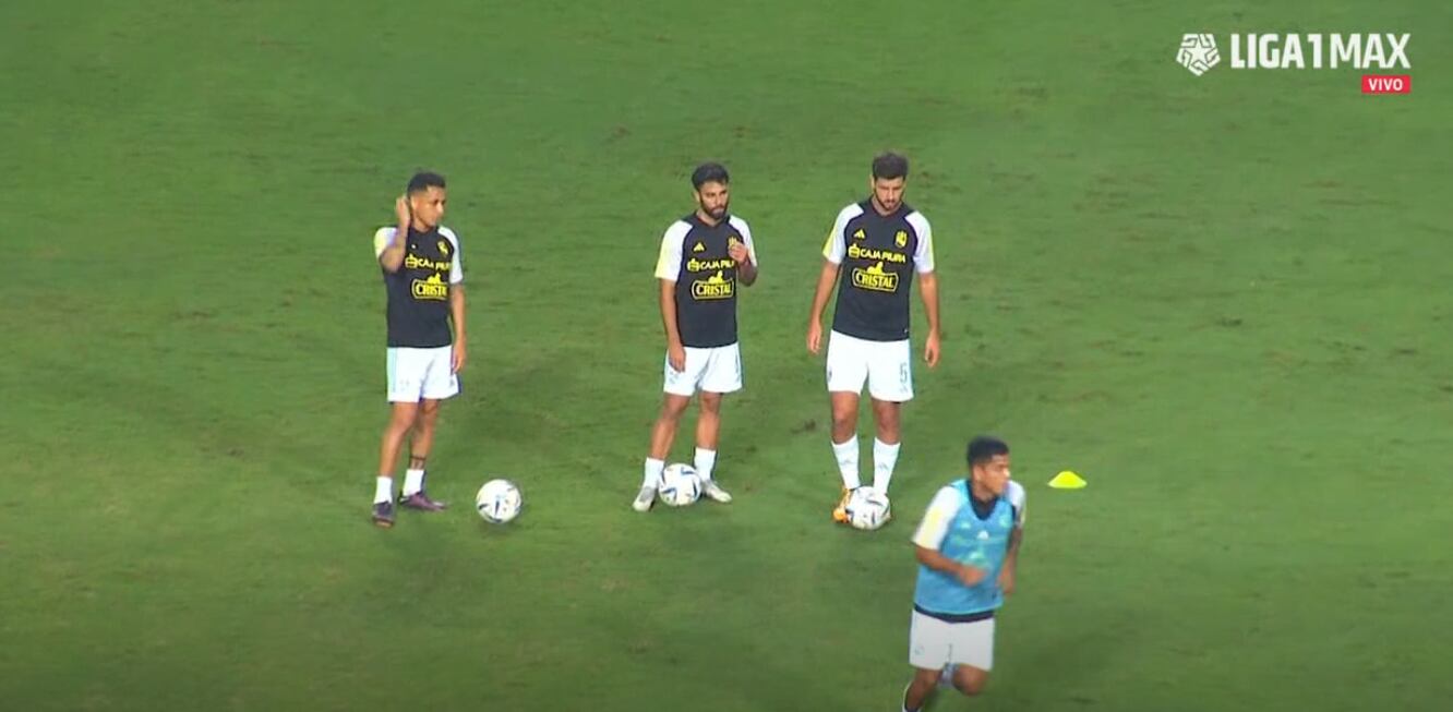 Cristal players warming up prior to the duel with Cienciano.