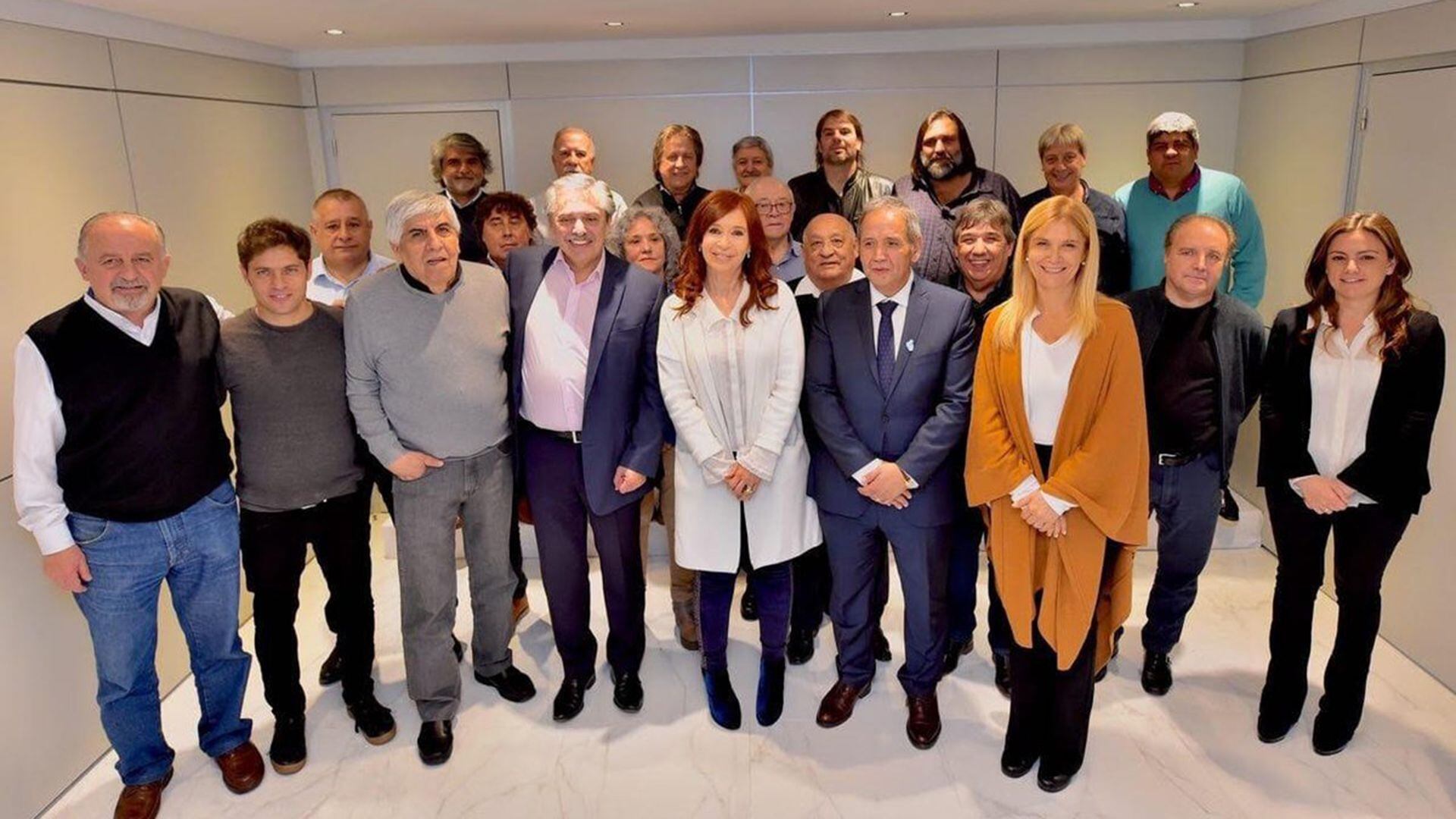 Cristina Kirchner y Alberto Fernández, con Axedl Kicillof y sindicalistas como Hugo Moyano, Pablo Moyano y Sergio Palazzo, entre otros

