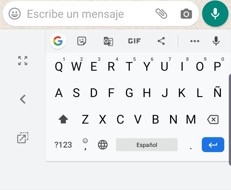 De este modo se podrá ver el teclado de un solo lado y será más sencillo tipear con una sola mano.