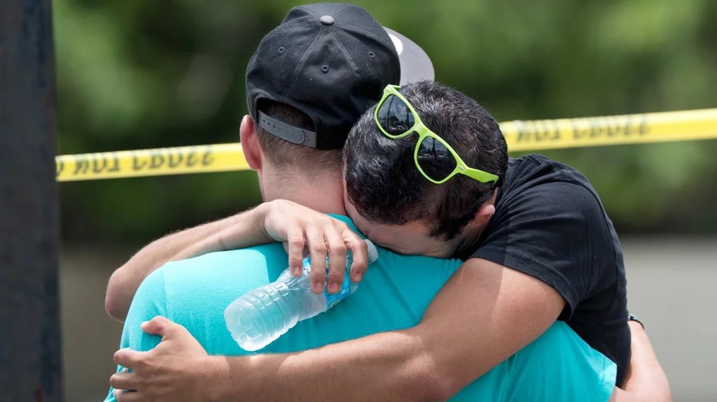 Familiares de la víctimas en la discoteca Pulse, Florida (AFP)