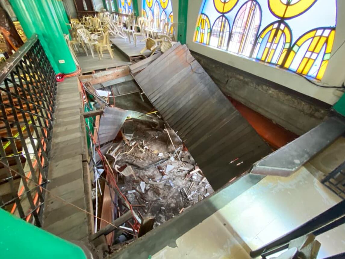 Al menos un muerto y 54 heridos al desplomarse el balcón de una iglesia durante una misa