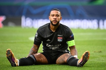 Fútbol Fútbol - Semifinales de la Liga de Campeones - Olympique Lyonnais v Bayern Munich - Estadio José Alvalade, Lisboa, Portugal - 19 de agosto de 2020 Memphis Depay del Olympique Lyonnais reacciona, mientras el juego se reanuda a puerta cerrada tras el brote de la enfermedad por coronavirus (COVID-19 ) Franck Fife / Pool vía REUTERS