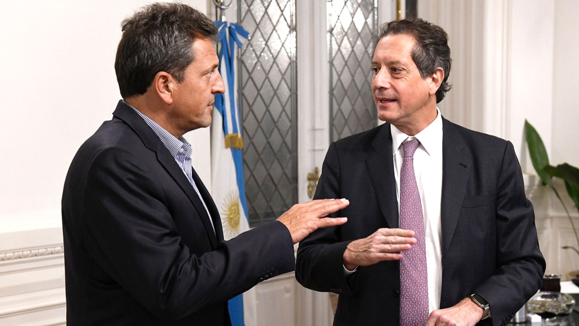 El ministro de Economía, Sergio Massa, y el presidente del Banco Central, Miguel Pesce
