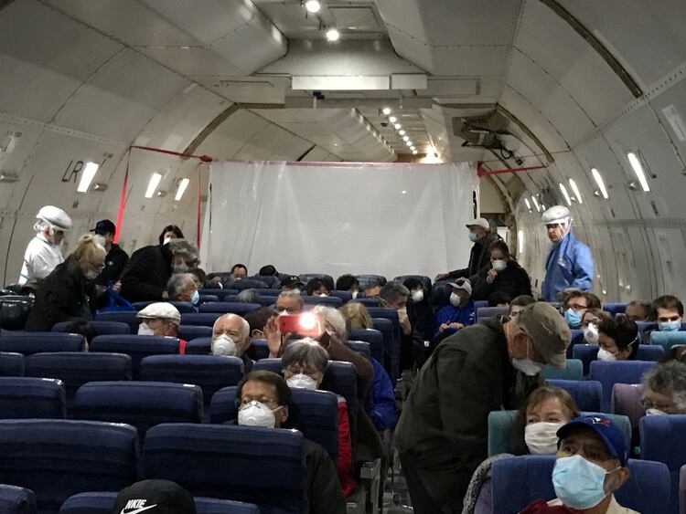 Pasajeros estadounidenses a bordo del vuelo chárter (Reuters)