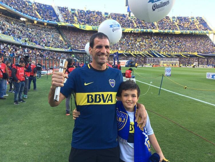 Martín y su hijo Toto en La Bombonera, donde fue nombrado Personalidad Destacada de la Cultura y el Deporte de la ciudad de Buenos Aires en 2017.