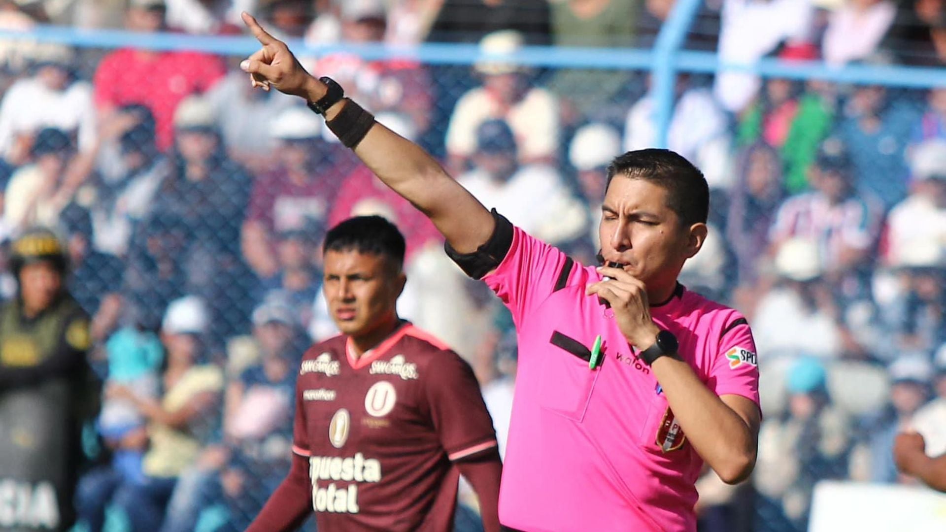 Daniel Ureta será el árbitro del Universitario vs Comerciantes Unidos.