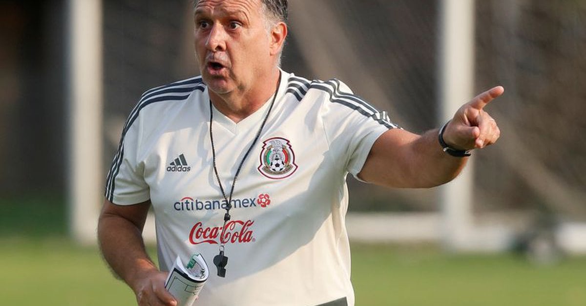 Photo of Gerardo Martino valoró fuertemente la actuación de Chicharito: «Nadie juega porque es un goleador histórico»