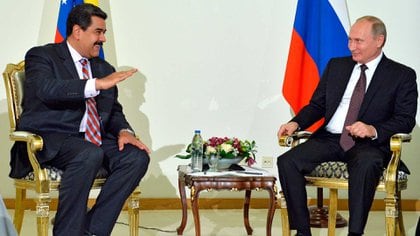 Nicolás Maduro y Vladimir Putín (AP)