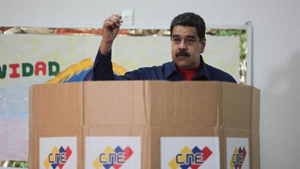 Nicolás Maduro, al momento de votar