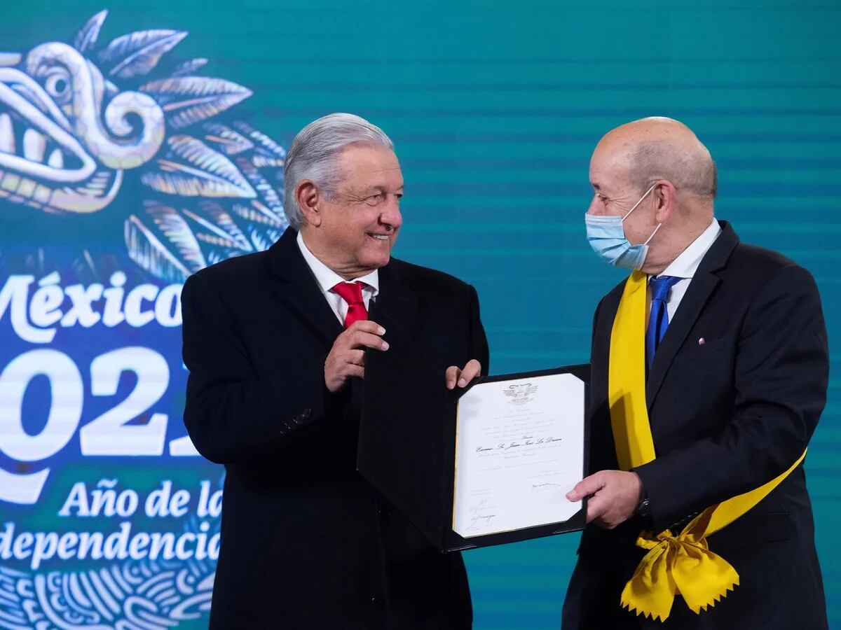 México condecoró con la medalla del Águila Azteca a Jean-Yves Le Drian,  ministro de Relaciones Exteriores de Francia - Infobae