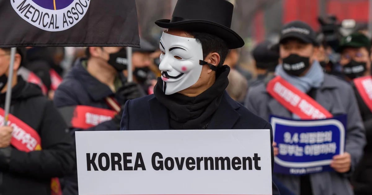 Medical professors on Monday joined a strike against health reform in South Korea