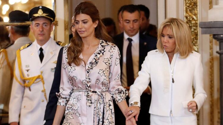 Awada el día que recibió a Brigitte Macron con un chemise de seda natural de Bomparola.  (EFE)