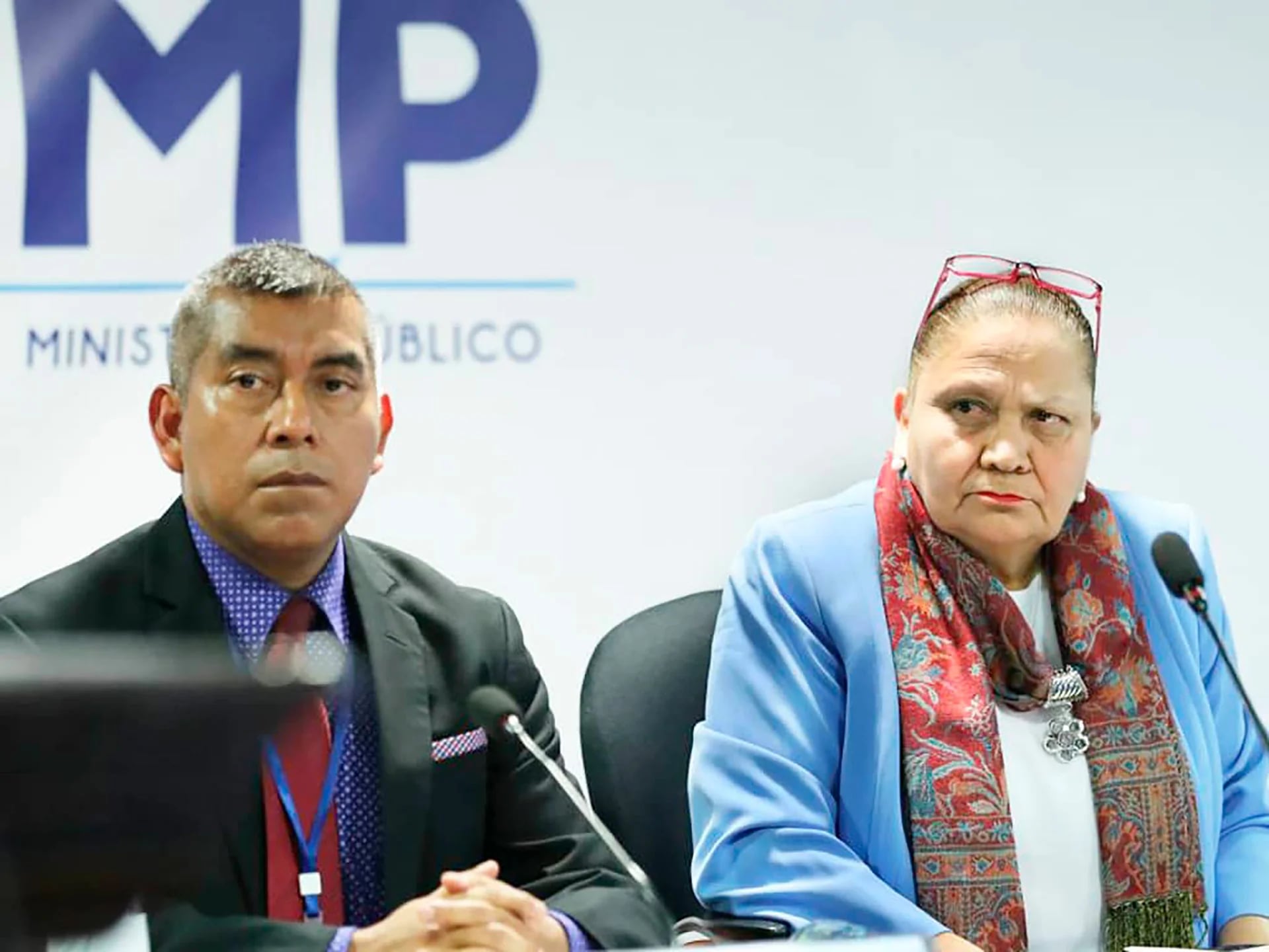Rafael Curruchiche y su jefa, la fiscal general de Guatemala, Consuelo Porras. 