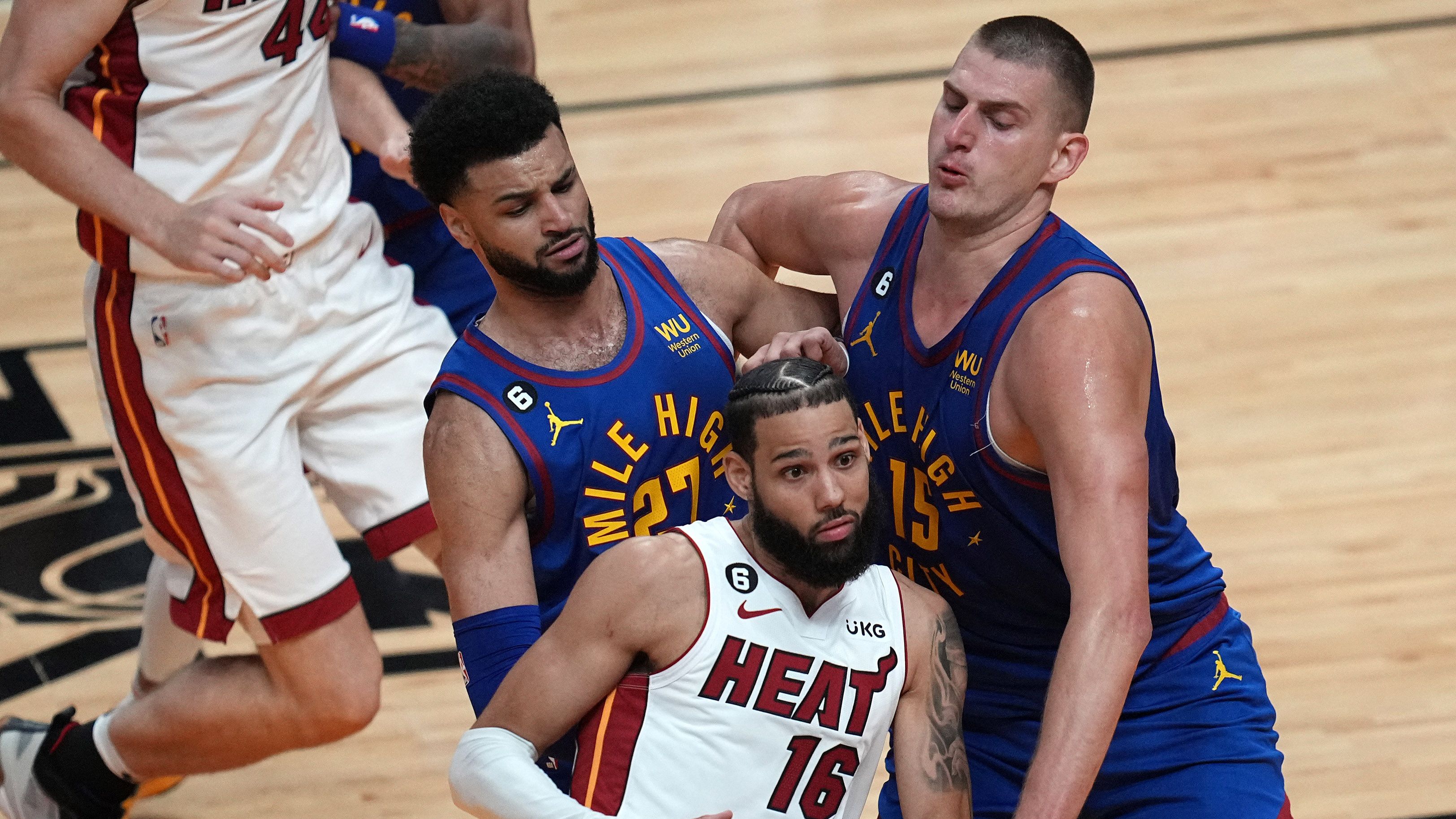 Por primera vez en la historia de las finales de NBA, dos integrantes de un mismo equipo consiguen sendos valores estadísticos ‘triples-dobles’. Lo lograron Jamal Murray y Nikola Jokic (Mandatory Credit: Jim Rassol-USA TODAY Sports)