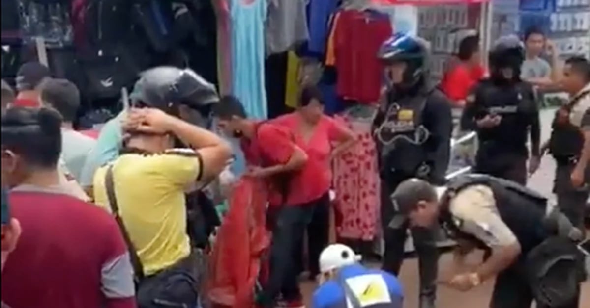 Brutal murder with two bullets to the head in a popular market in central Guayaquil