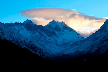 Vista panorámica de las cordilleras del Himalaya, en Nepal. EFE/Balazs Mohai/Archivo
