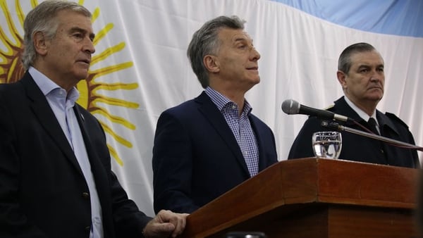 El Presidente Macri junto al ministro de Defensa, Oscar Aguad, y al jefe de la Armada, Marcelo Srur (María Eugenia Salgado)