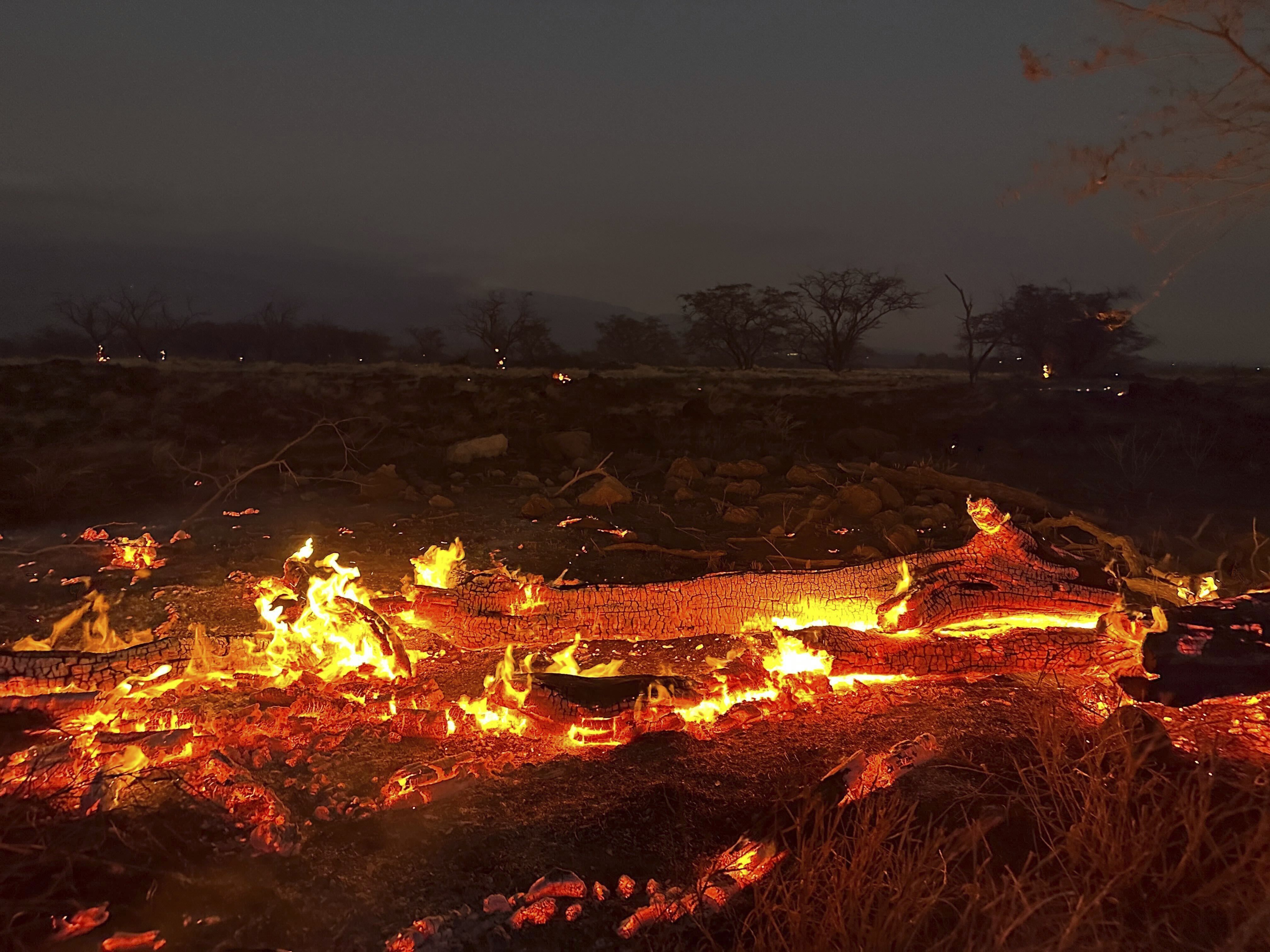 El fuego quemó Kihei, Hawaii, desde la noche del martes hasta el jueves  (AP Photo/Ty O'Neil)