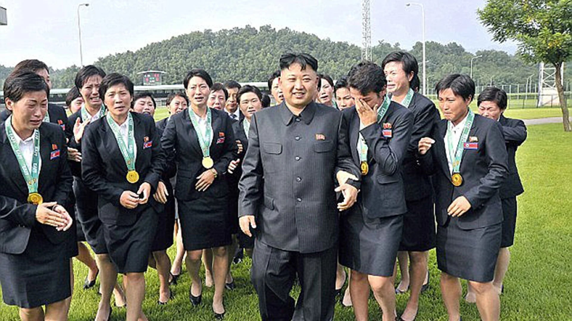 Kim Jong-un junto a sus sirvientas personales