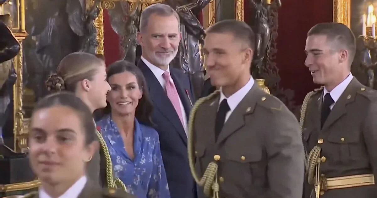 Princess Leonor’s conniving look with her classmate at the military academy makes Felipe and Letizia laugh