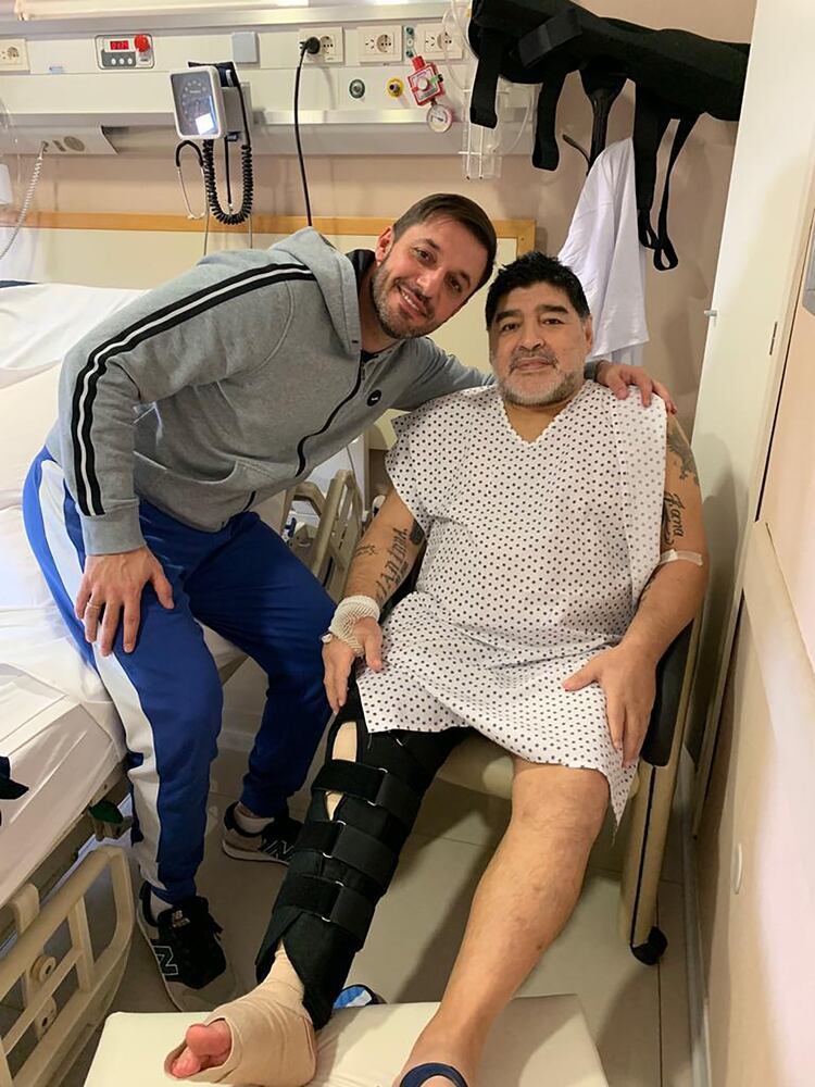 Maradona recibió este miércoles el alta médica de la Clínica Olivos