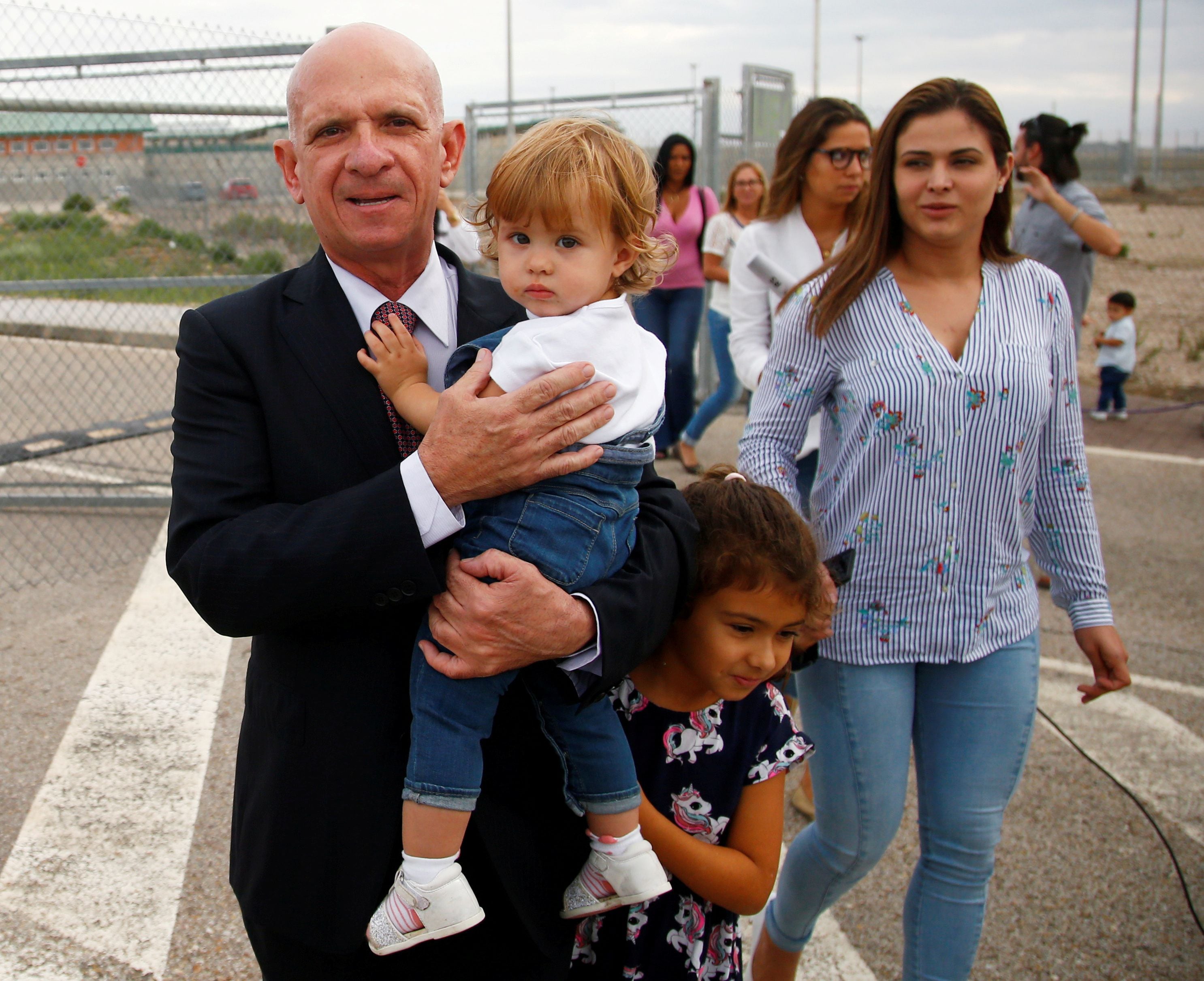 FOTO DE ARCHIVO: El exjefe de inteligencia venezolano Hugo Carvajal sale de prisión tras ser liberado en Estremera, España, el 16 de septiembre de 2019.REUTERS/Javier Barbancho/File Photo