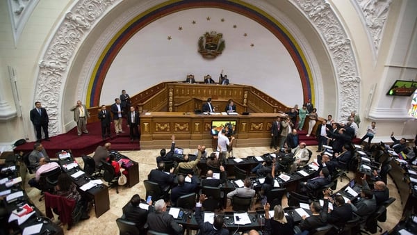 La Asamblea Nacional de Venezuela, de mayoría opositora, publicó su informe mensual sobre la situación económica del país (AP)