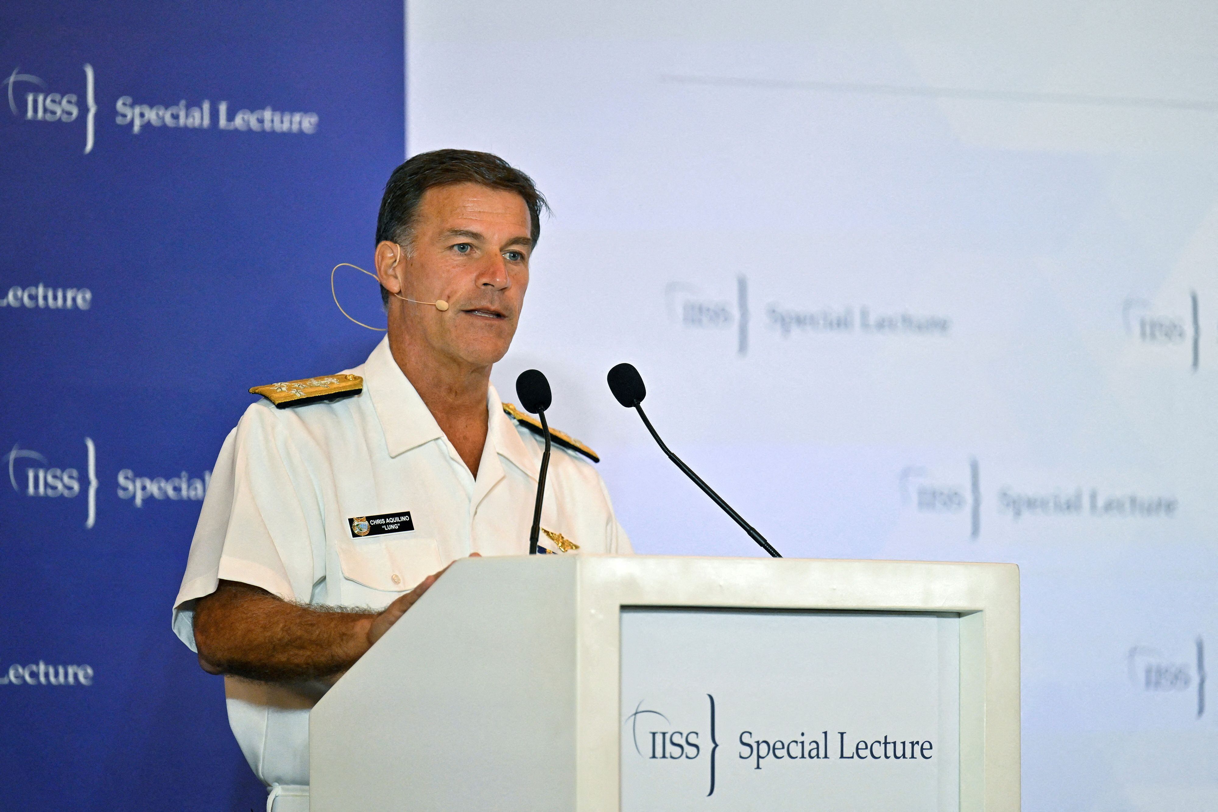 El almirante John C. Aquilino, comandante del Comando Indo-Pacífico de Estados Unidos, habla en la conferencia especial del IISS en Singapur. REUTERS/Caroline Chia/Foto de archivo