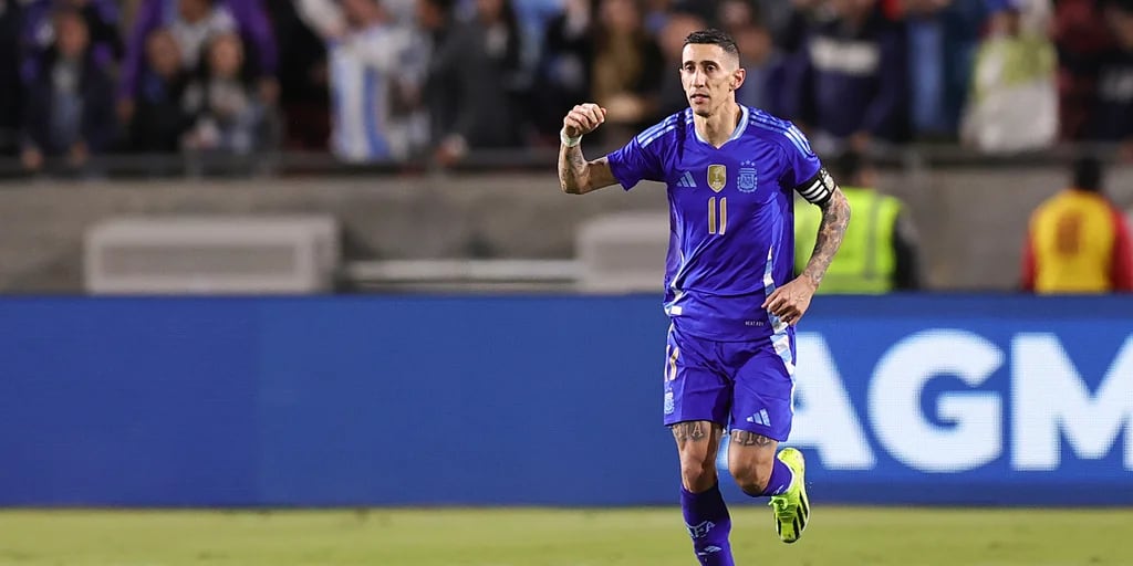 Las perlitas detrás del golazo de tiro libre de Di María ante Costa Rica: el guiño de Mac Allister y la reacción de Scaloni