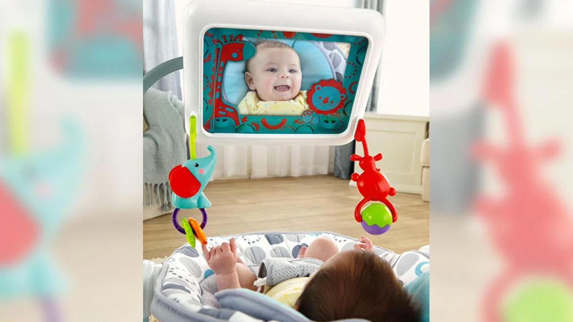 Piden retirar una silla de bebé con soporte para el iPad