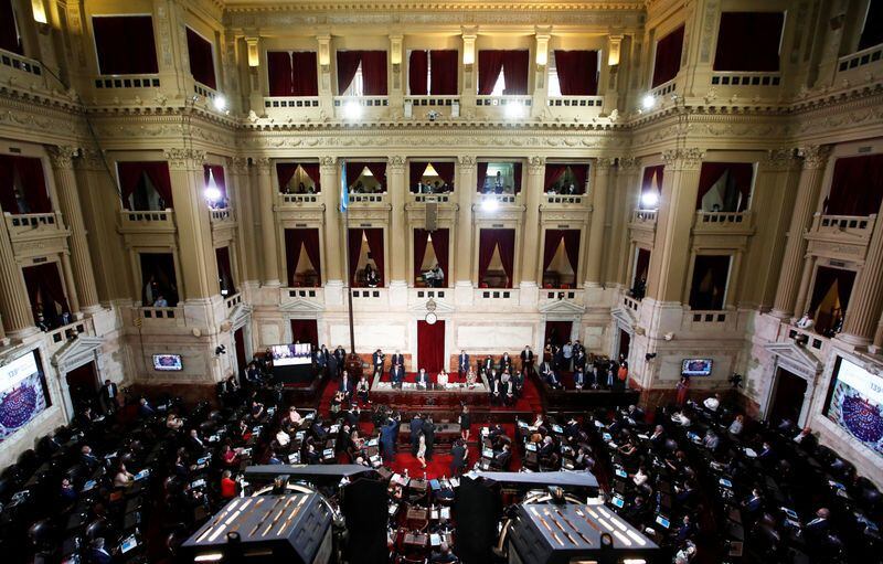 El presidente Alberto Fernández dará un discurso a la nación en la apertura de sesiones ordinarias en el Congreso. La foto ilustra la ceremonia del 1 de marzo de 2021 (Natacha Pisarenko/ REUTERS) 