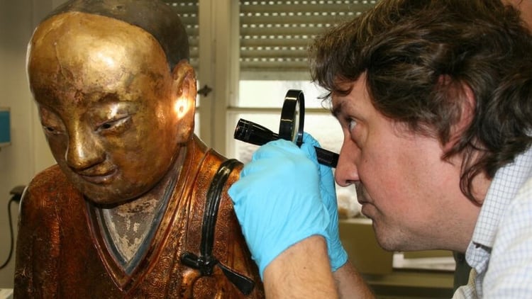 Análisis de la estatua de Buda (Drents Museum)