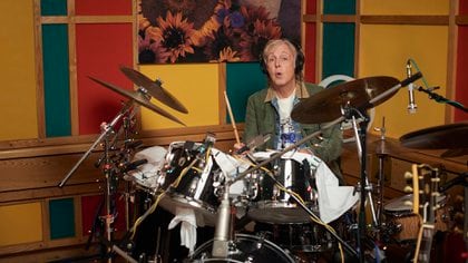 Paul también tocó la batería en su nuevo disco (Foto Mary McCartney)