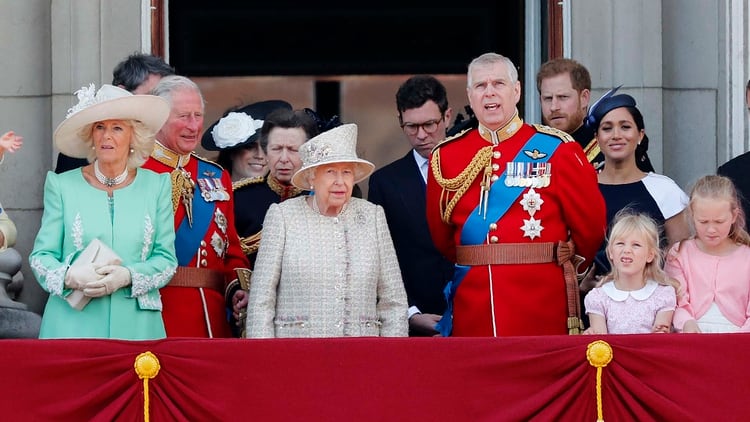 La reina Isabel II y gran parte de la familia Windsor (AP Photo/Frank Augstein)