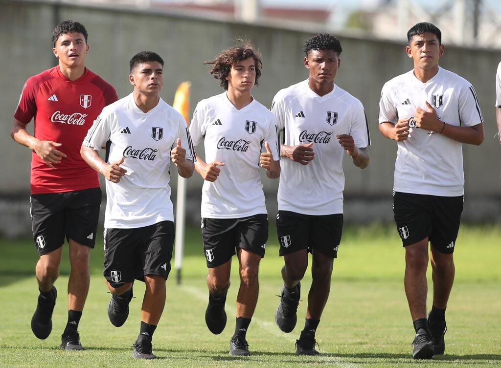 Bassco Soyer (medio) habría entrenado con normalidad con sus compañeros de la selección peruana Sub 17 tras duelo con Bolivia. (FPF)