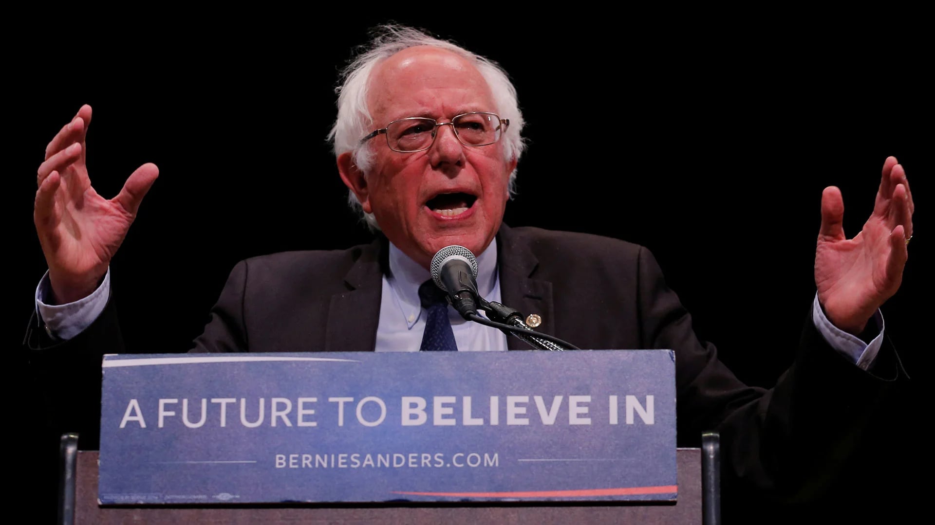 Bernie Sanders es objeto de burlas y críticas en los mails demócratas filtrados por WikiLeaks(Reuters)