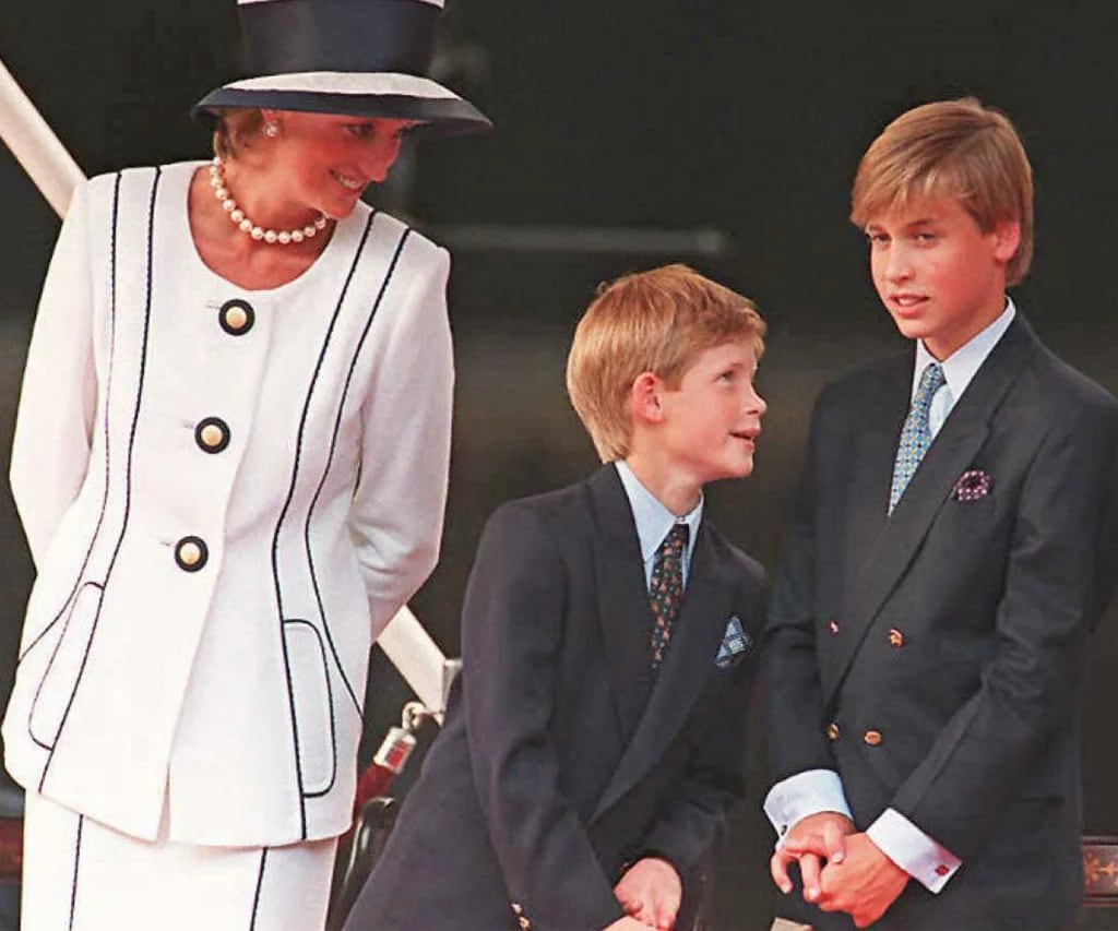 William, el mayor, fue el hijo más correcto y atildado y Harry, el más rebelde. Diana amó a ambos profundamente