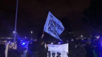 Un grupo del SPB se unió a la manifestación en Puente 12, en La Matanza.
