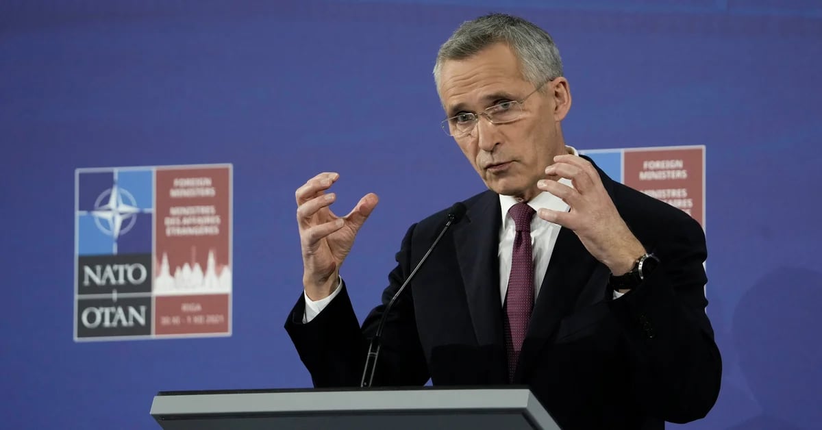 NATO holds meeting with Russia to discuss crisis on border with Ukraine