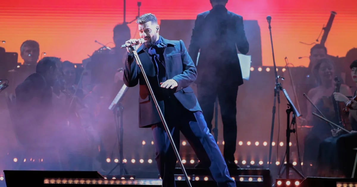 Symphonic Ricky Martin: Chronicle of a Hot and Unforgettable Summer Night