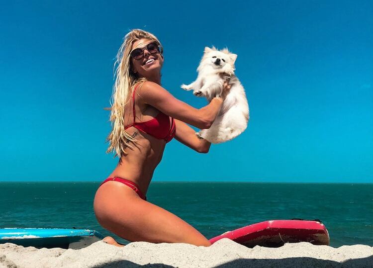Caroline se lanzó al mar tratando de salvar a sus perros (Instagram: cabitten)