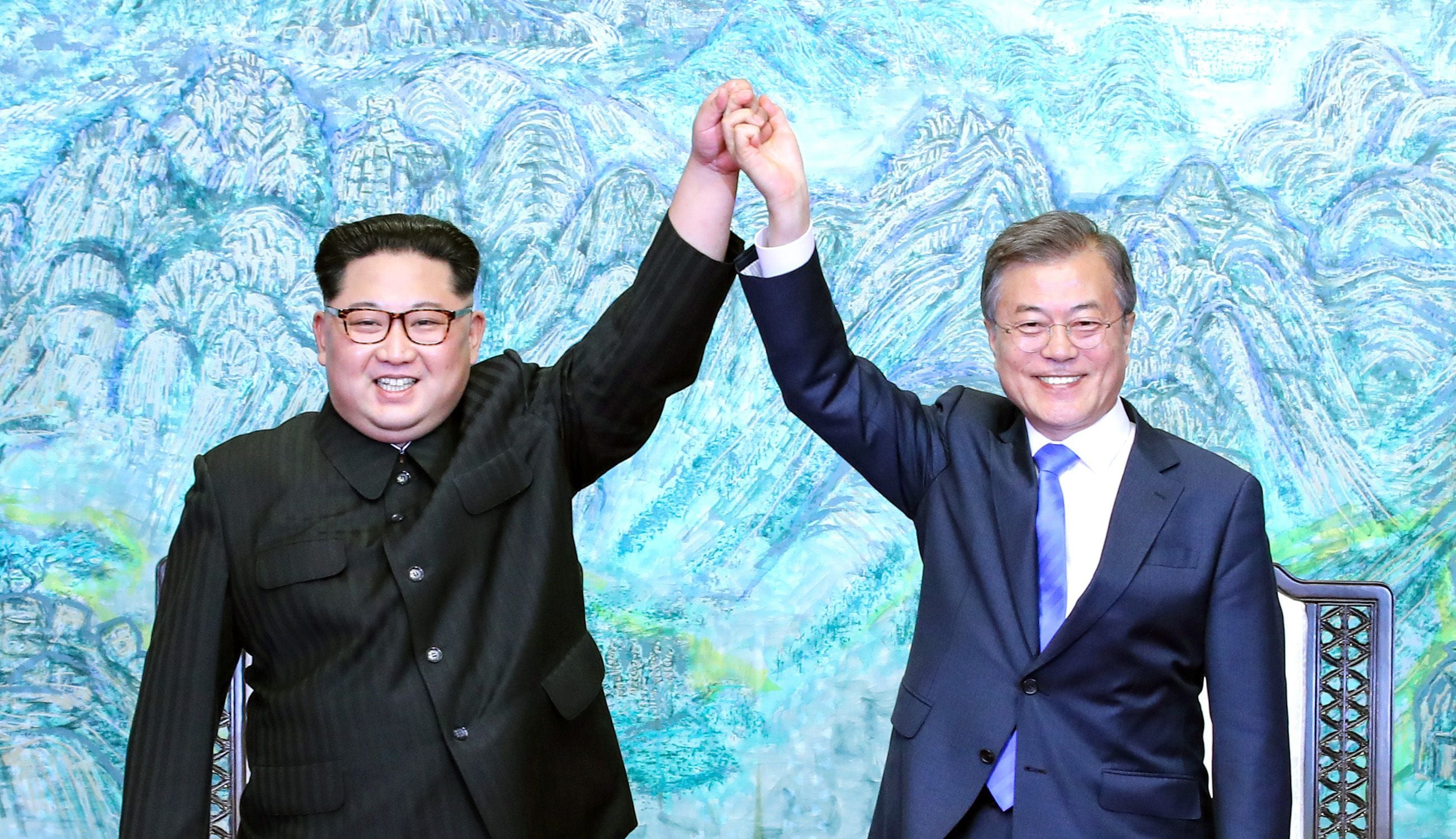 File Photo: North Korean leader Kim Jong Un and South Korean President Moon Jae-in.  2018 KOREA SUMMIT PRESS POOL / POOL
