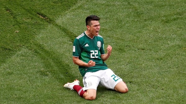 (Reuters) Lozano, el autor del gol de la victoria