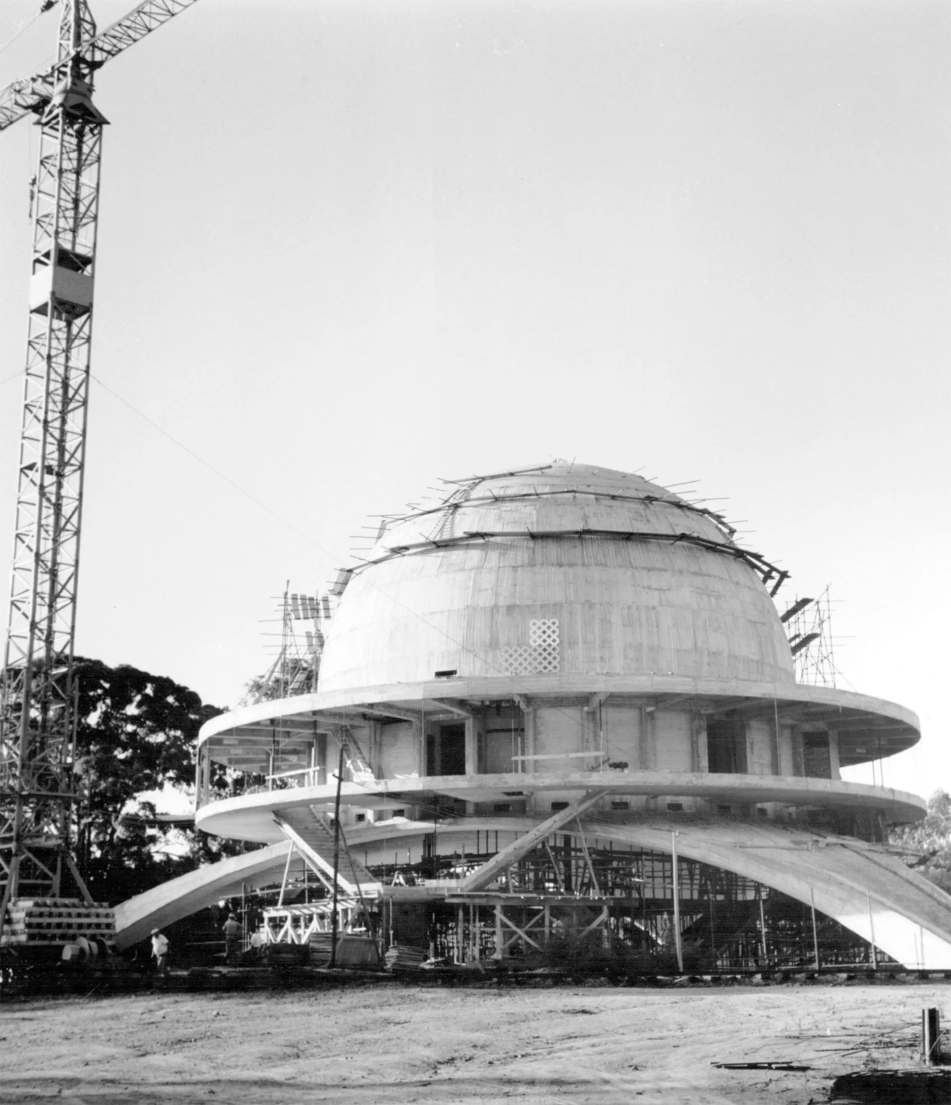 1964. En plena construcción, el Planetario recibió el nombre Galileo Galilei.